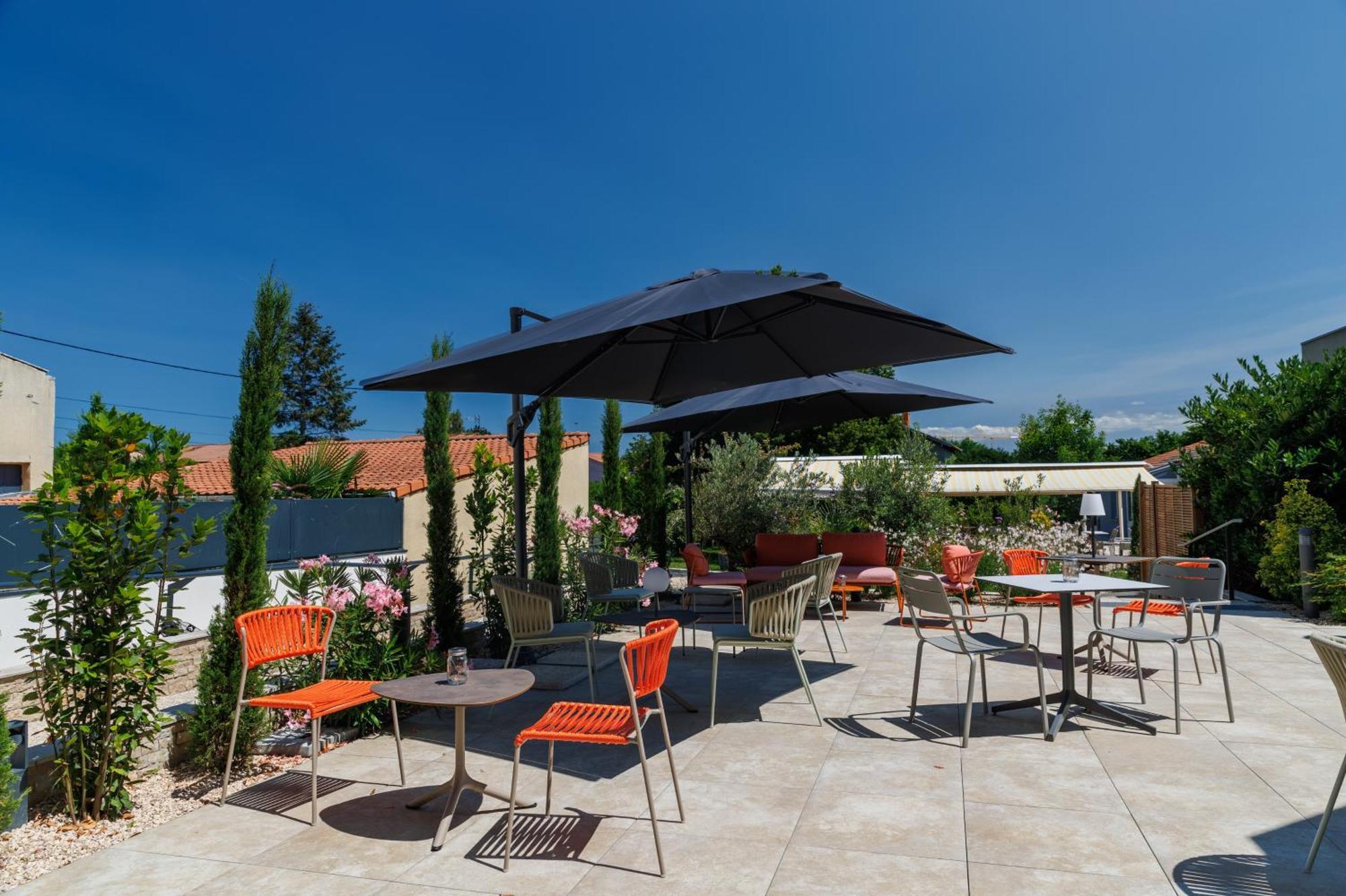 The Originals Boutique, Hotel Le Pariou, Issoire Buitenkant foto
